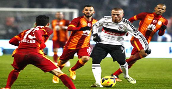 2015'in ilk derbisinde kazanan Galatasaray