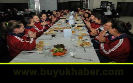 23 NİSAN KONUKLARINA SOSYAL TESİSLERDE UĞURLAMA YEMEĞİ.