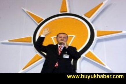 AK Parti 3 belediye başkanını ihraç etti