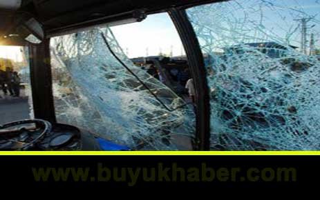 AK Parti seçim otobüsüne Taşlı Sopalı Saldırı!