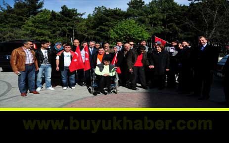 ASKERLİK SEVİNCİ YAŞAYAN ENGELLİ VATANDAŞLARA KINA GECESİ