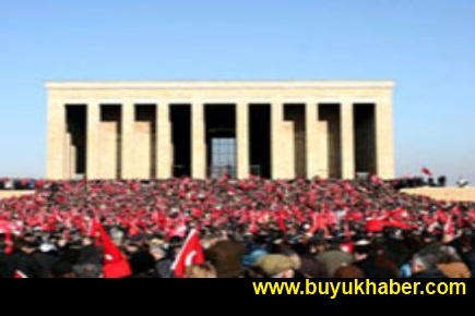 Astsubaylar Anıtkabir'e yürüyor