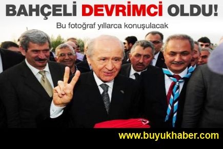 Bahçeli devrimci işareti yaptı