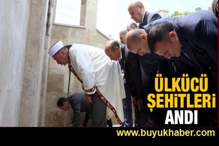 Bahçeli Ülkücü Şehitler Anıtı'nda namaz kıldı