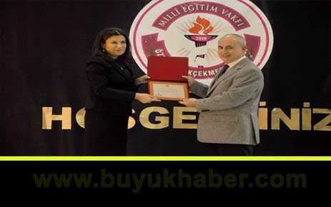 Bakan Çubukçu'dan Başkan Akgün'e plaket…