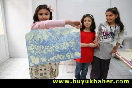 Başakşehirli çocuklar ‘Ebru Sanatını' öğreniyor