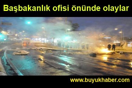 Başbakanlık ofisi önünde olaylar