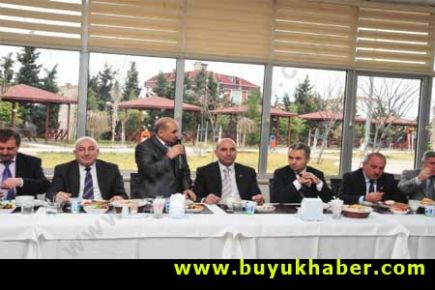 BAŞKAN UZUN, EĞİTİMCİ ÇETİN İÇİN DÜZENLENEN VEDA YEMEĞİNE KATILDI…