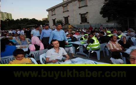BAŞKAN UZUN İFTAR HEYECANINI VATANDAŞLARLA BİRLİKTE YAŞIYOR