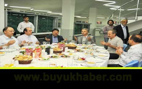 BAŞKAN UZUN, İFTARDA İŞADAMLARIYLA BULUŞTU