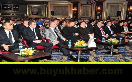 BAŞKAN YUSUF UZUN, BÜYÜKÇEKMECE KADIN KOLLARI KONGRESİNDE!
