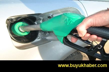 Benzine yılın ilk zammı geldi