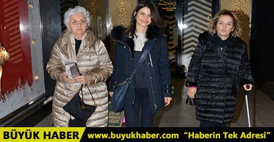 Beren Saat yine annesi ve anneannesiyle