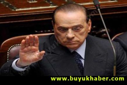 Berlusconi İstifa Etti