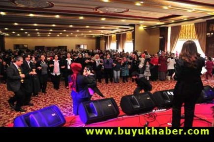 BEYLİKDÜZÜ KADINLAR GÜNÜ ETKİNLİKLERİNDE HEP BERABER HALAYA!