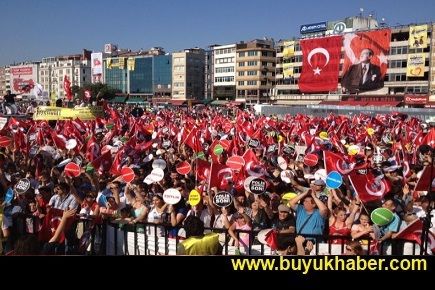 Binlerce kişi Kadıköy'de toplandı
