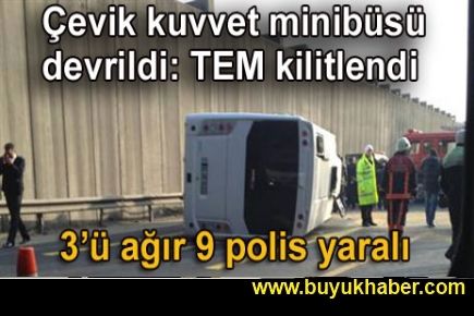 Çevik kuvvet minibüsü devrildi