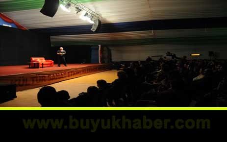 CEYHUN YILMAZ ESPRİLERİYLE UNUTULMAZ BİR GECE YAŞATTI.