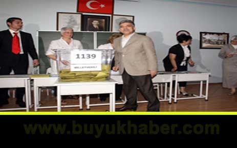 Cumhurbaşkanı Abdullah Gül, siyasilere uzlaşma çağrısı yaptı.