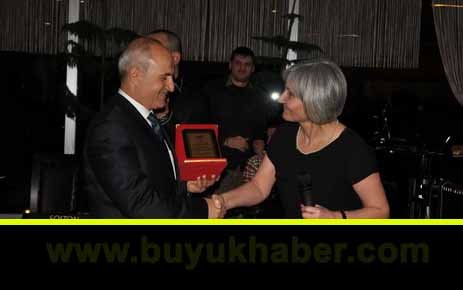 ÇYDD'den Başkan Akgün'e plaket…