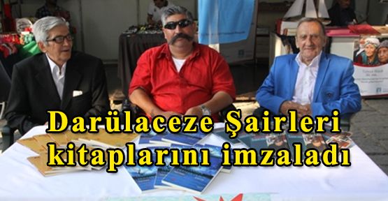 Darülaceze Şairleri kitaplarını imzaladı