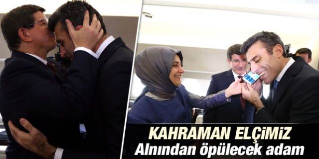 Davutoğlu Öztürk Yılmaz'ı alnından öptü 