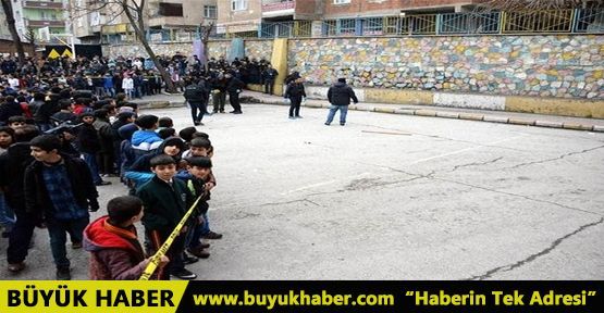 Diyarbakır'da PKK'lı teröristler karne dağıtımında okula saldırdı