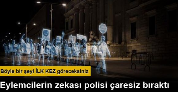 Eylemciler hükümeti hologramla protesto etti