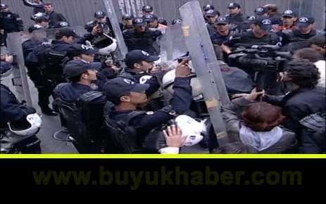 İçeride Erdoğan konuştu dışarıda gözaltı vardı