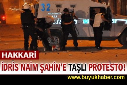 İdris Naim Şahin'e taşlı protesto!