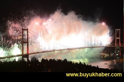 İstanbul Boğazı bu akşam Cumhuriyet ile aydınlanacak