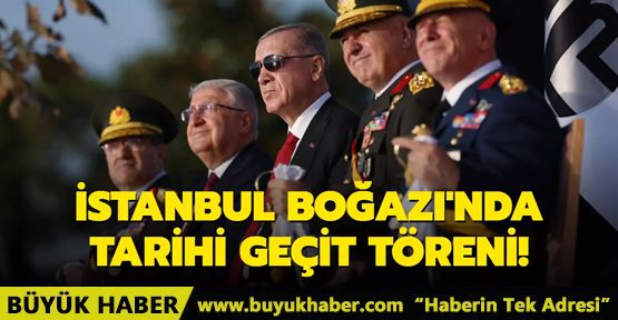 İstanbul Boğazı'nda tarihi geçit töreni