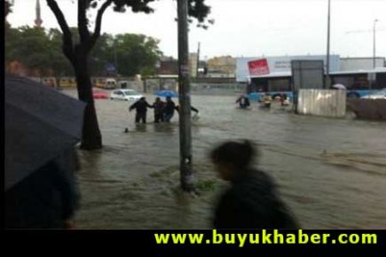 İstanbul'da adeta gök delindi