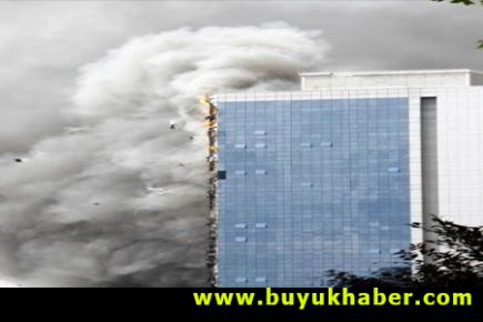 İstanbul'daki 42 katlı Polat Towers'da büyük yangın
