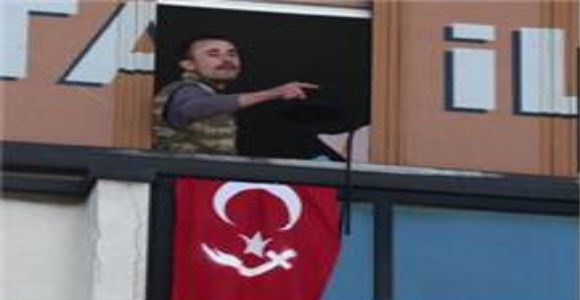 Kartal AK Parti binasına baskın