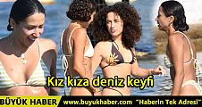 Kız kıza deniz keyfi