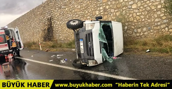 Van'da minibüs devrildi: 14 yaralı